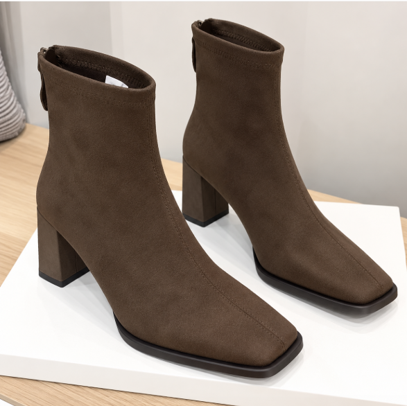 Henriqueta | Botins Essenciais em Camurça