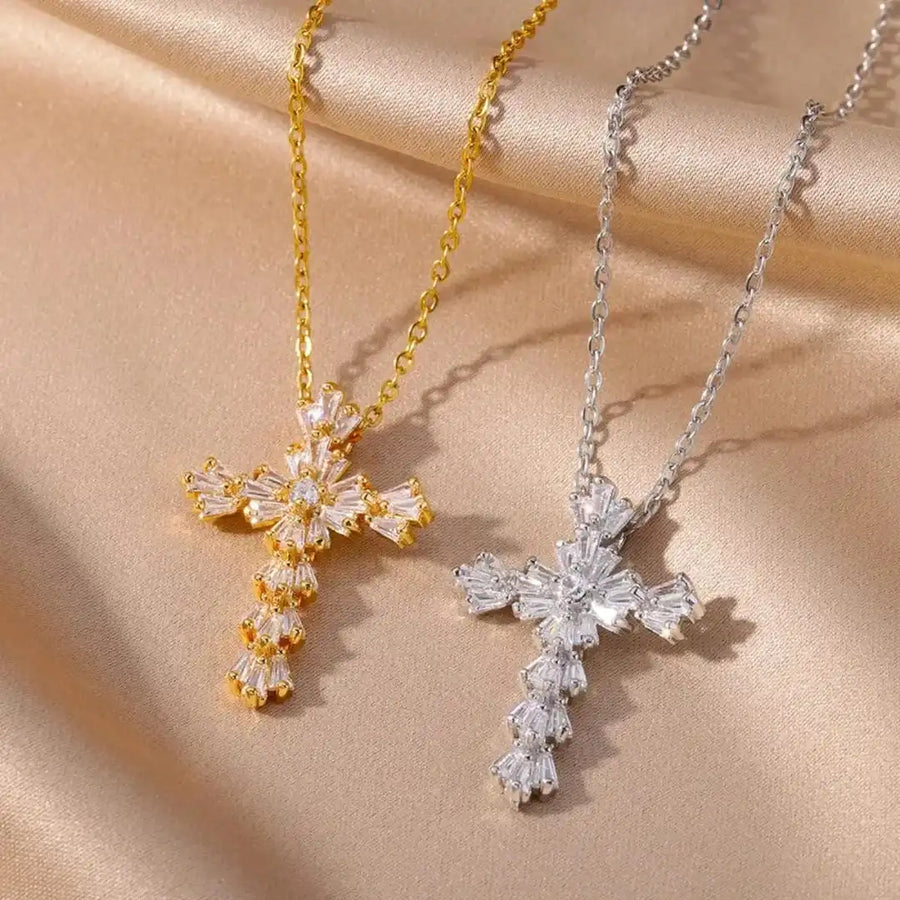 Colar Cruz de Zircónias Prateado