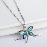 Collier pendentif papillon en coquillage naturel