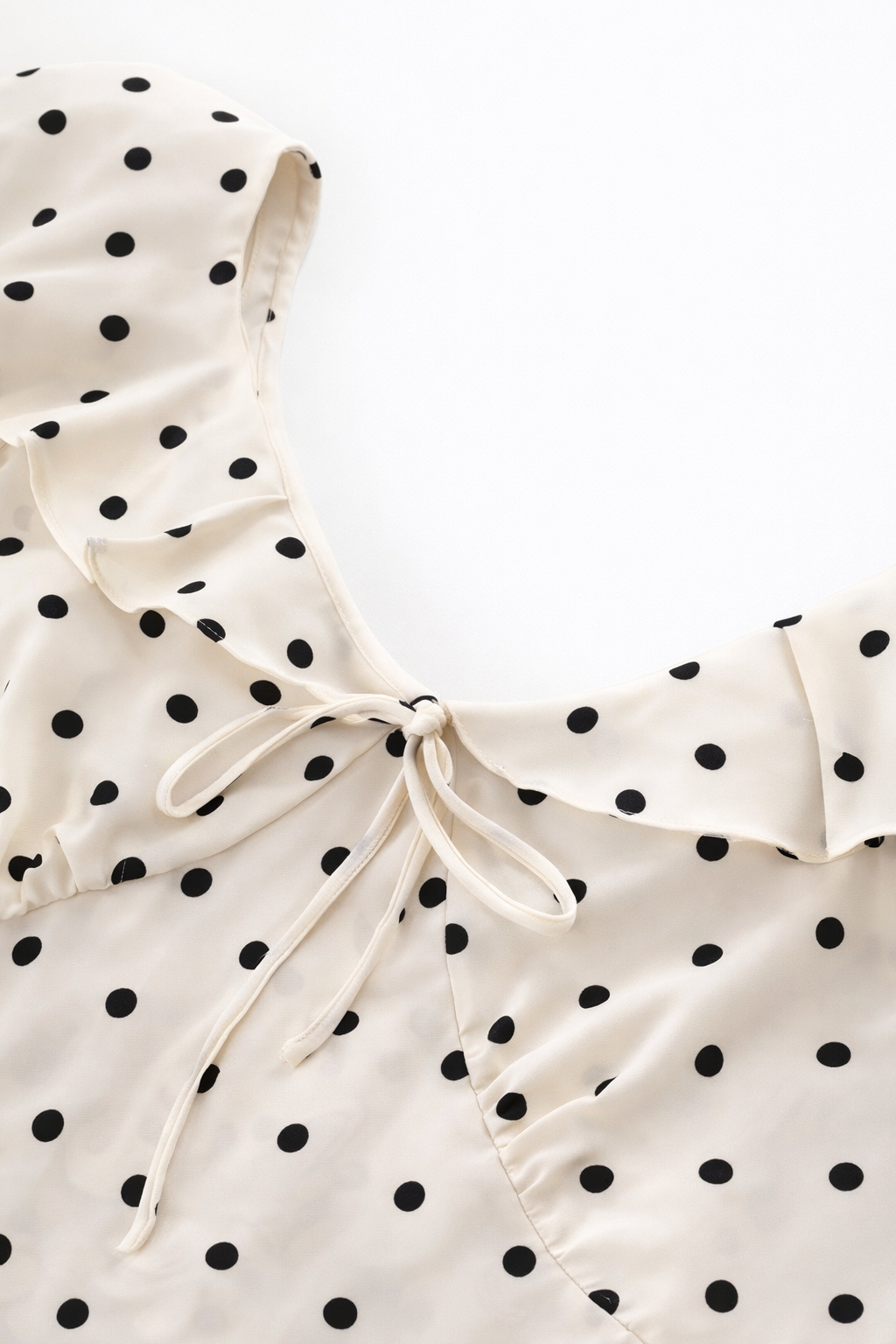Letícia | Vestido Midi de Bolinhas com Folhos