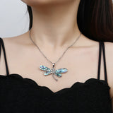 Collier pendentif papillon en coquillage naturel