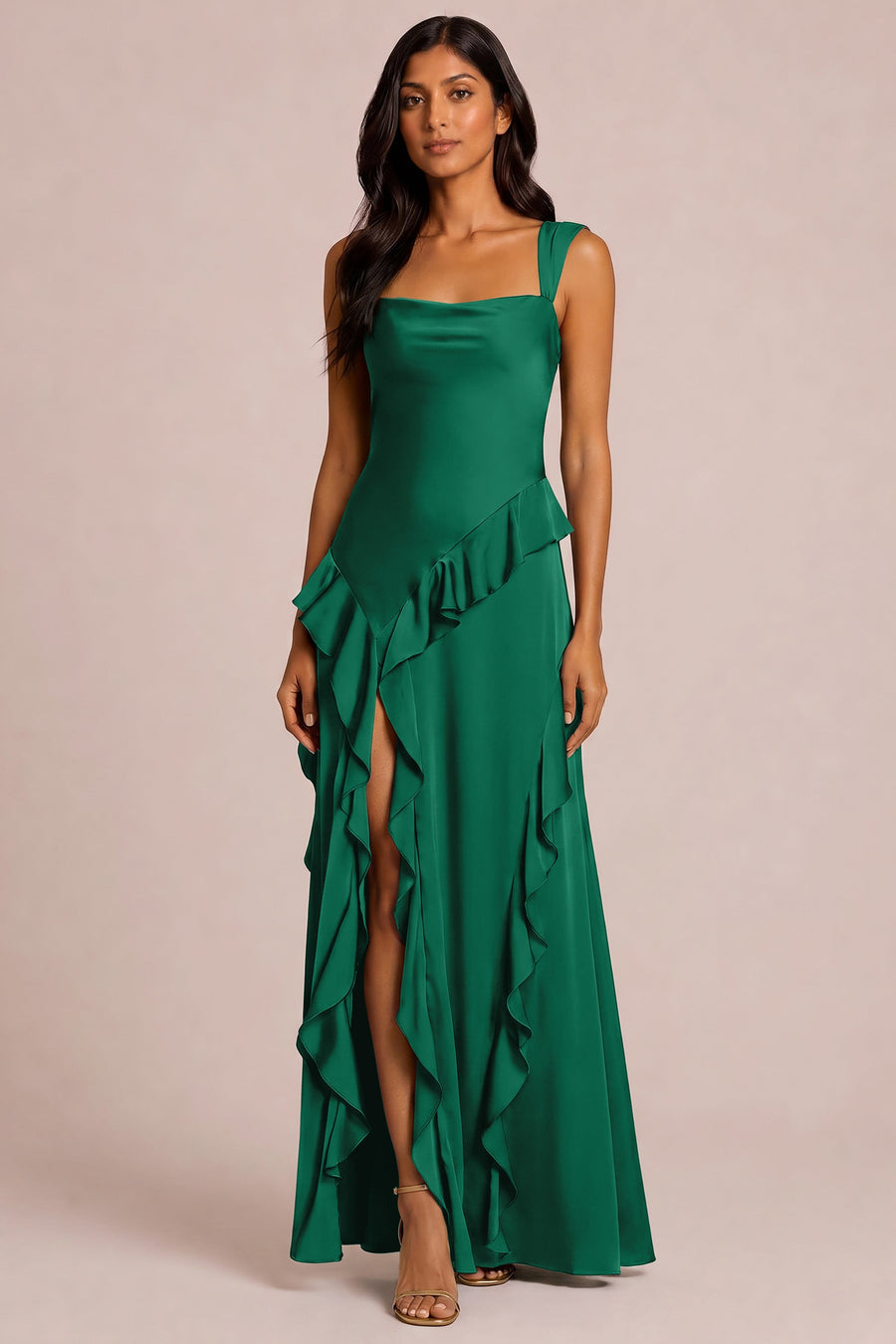 Amália Verde Escuro | Vestido de dama de honor evasê em cetim mate com folhos