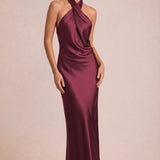 Alexandra Cabernet | Vestido comprido em cetim brilhante com decote halter