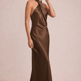 Alexandra Branco | Vestido comprido em cetim brilhante com decote halter