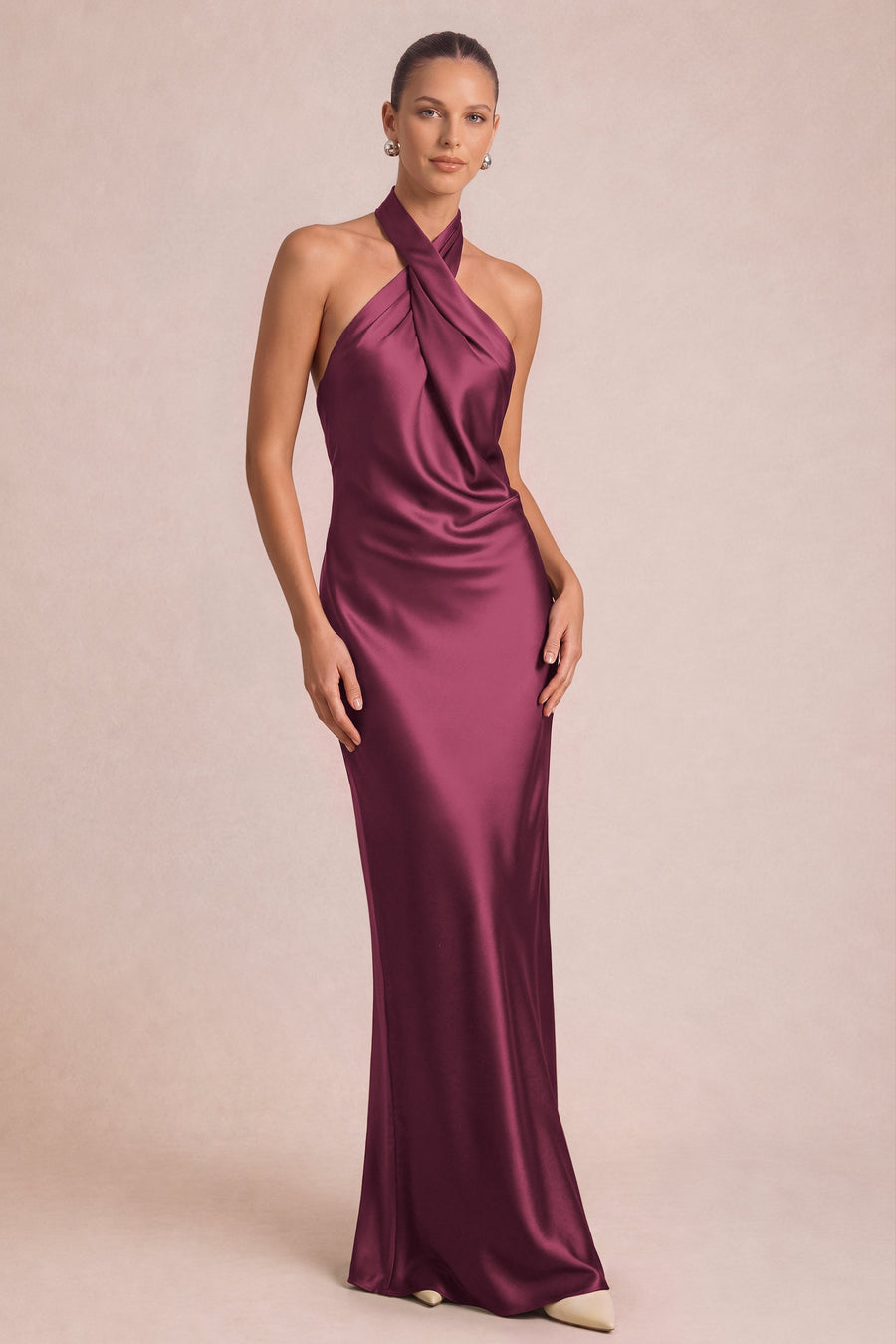 Alexandra Amora | Vestido comprido em cetim brilhante com decote halter