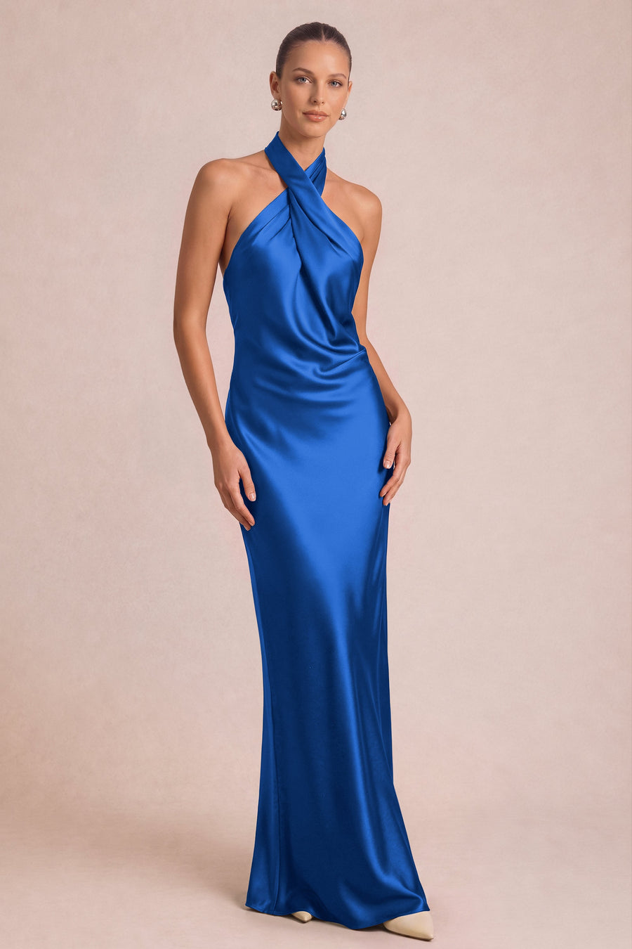 Alexandra Azul Rei | Vestido comprido em cetim brilhante com decote halter