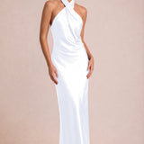 Alexandra Branco | Vestido comprido em cetim brilhante com decote halter