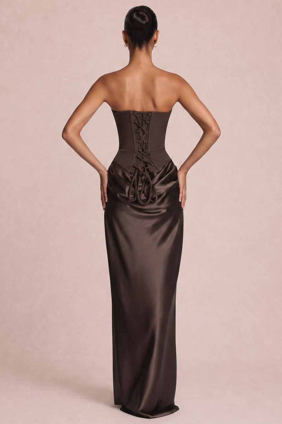Ana | Vestido de dama de honor tubinho em cetim mate com detalhe drapeado
