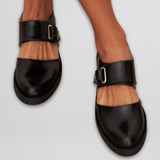 Sapatos Mary Jane com Fivela Ajustável