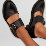 Sapatos Mary Jane com Fivela Ajustável