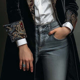 Camila | Blazer Justo com Detalhes Barrocos