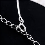 Collier élégant chat et croissant de lune