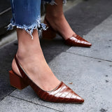 Sapatos de Salto com Bico Largo