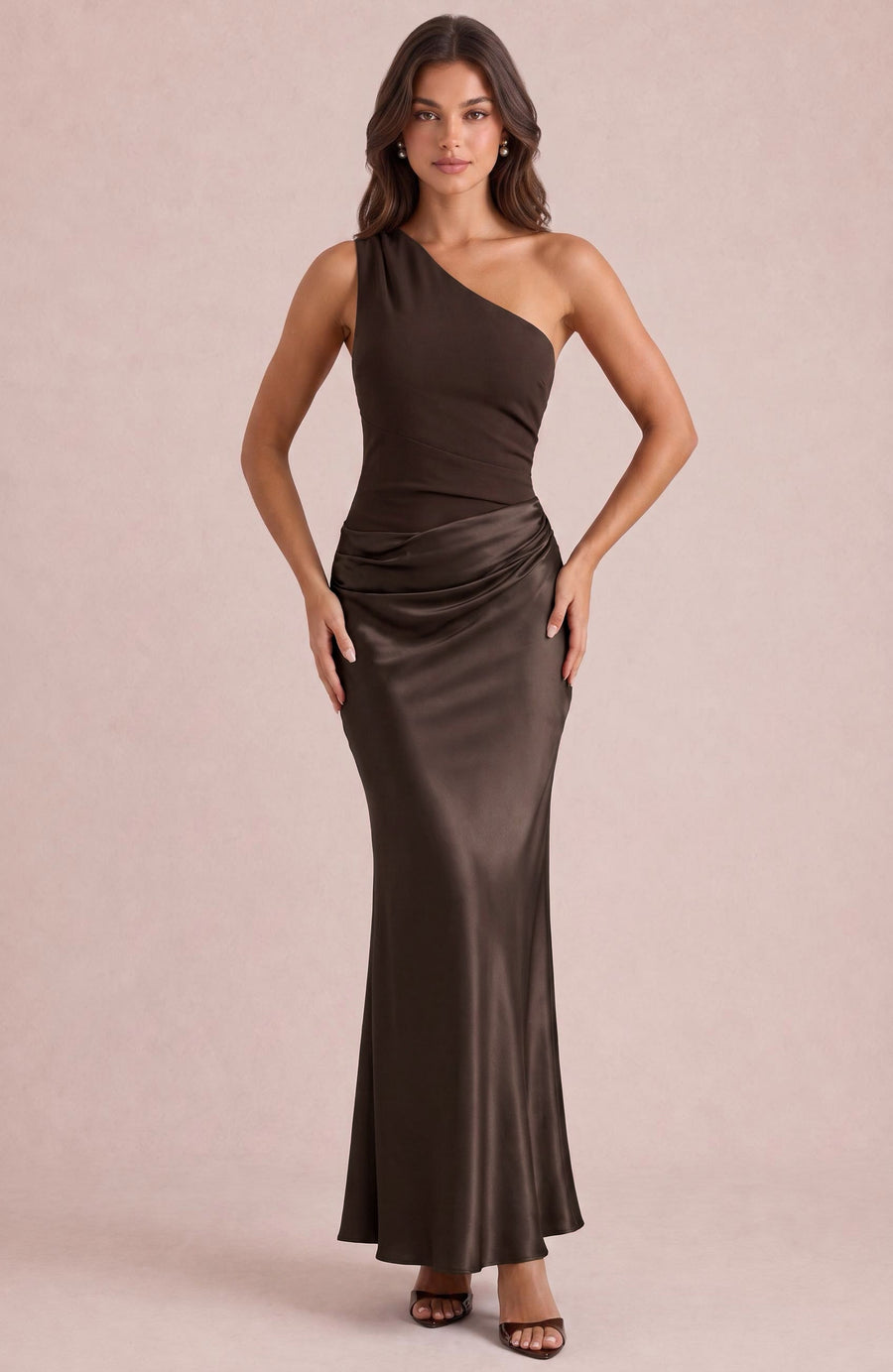 Helena | Vestido de dama de honor tubinho franzido em cetim mate
