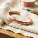 Pulseira em Cobre com Flores e Videira Gravadas
