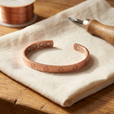 Pulseira em Cobre com Motivos de Parafuso