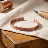 Pulseira em Cobre com Flores Gravadas
