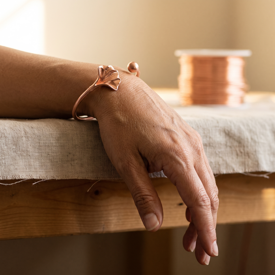 Pulseira em Cobre com Flor na Extremidade