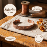 Pulseira em Cobre com Flores Gravadas e Ímanes