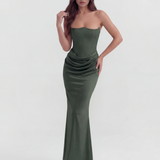 Vestido longo acetinado com decote tomara que caia