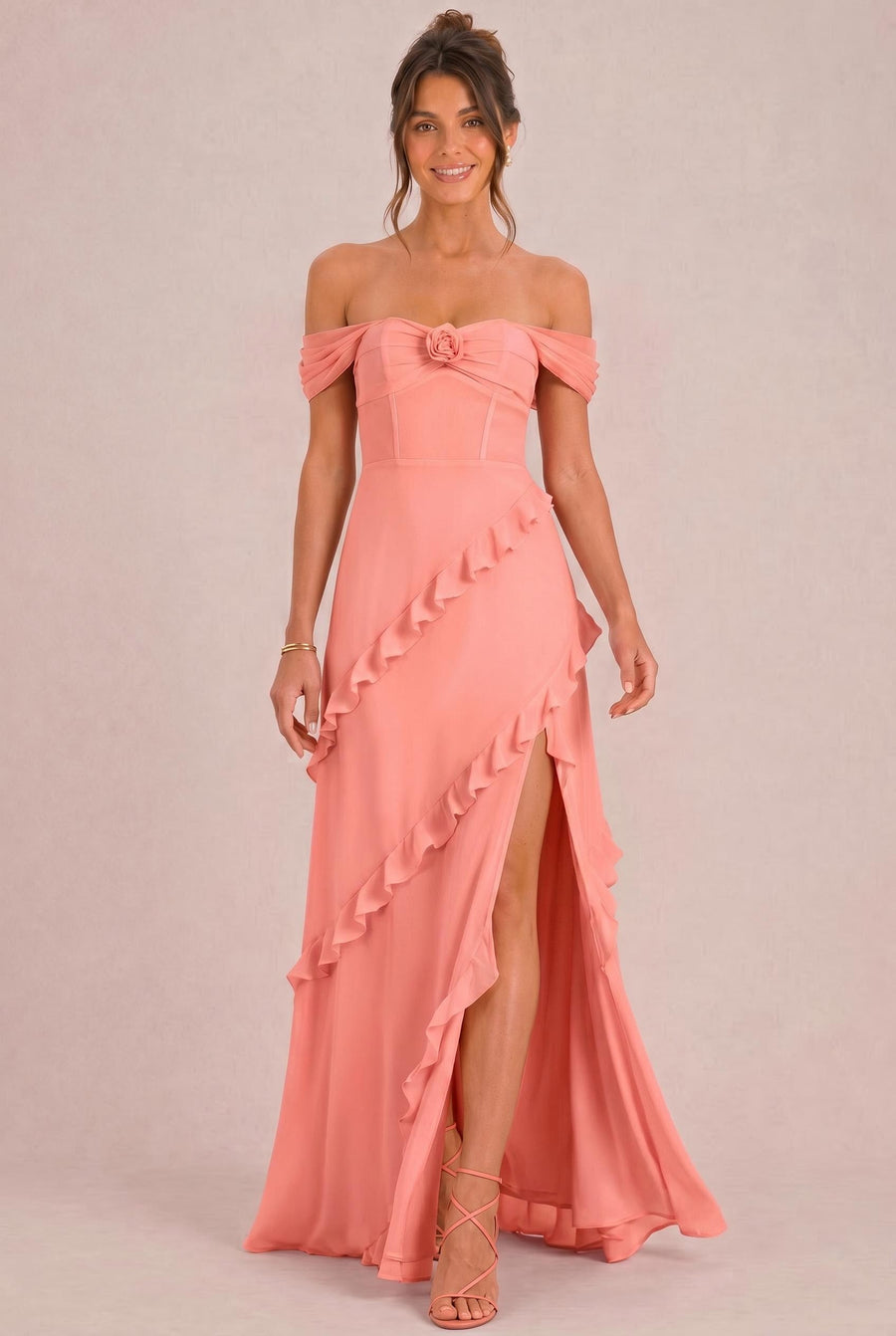 Clarisse | Vestido de dama de honor em chiffon com ombros descobertos e aplicações florais 3D