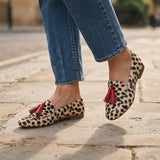 Aurora | Mocassins Creme às Bolinhas com Borlas Vermelhas