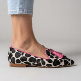 Genoveva | Mocassins Padrão Vaca Branco e Preto com Borlas Rosa