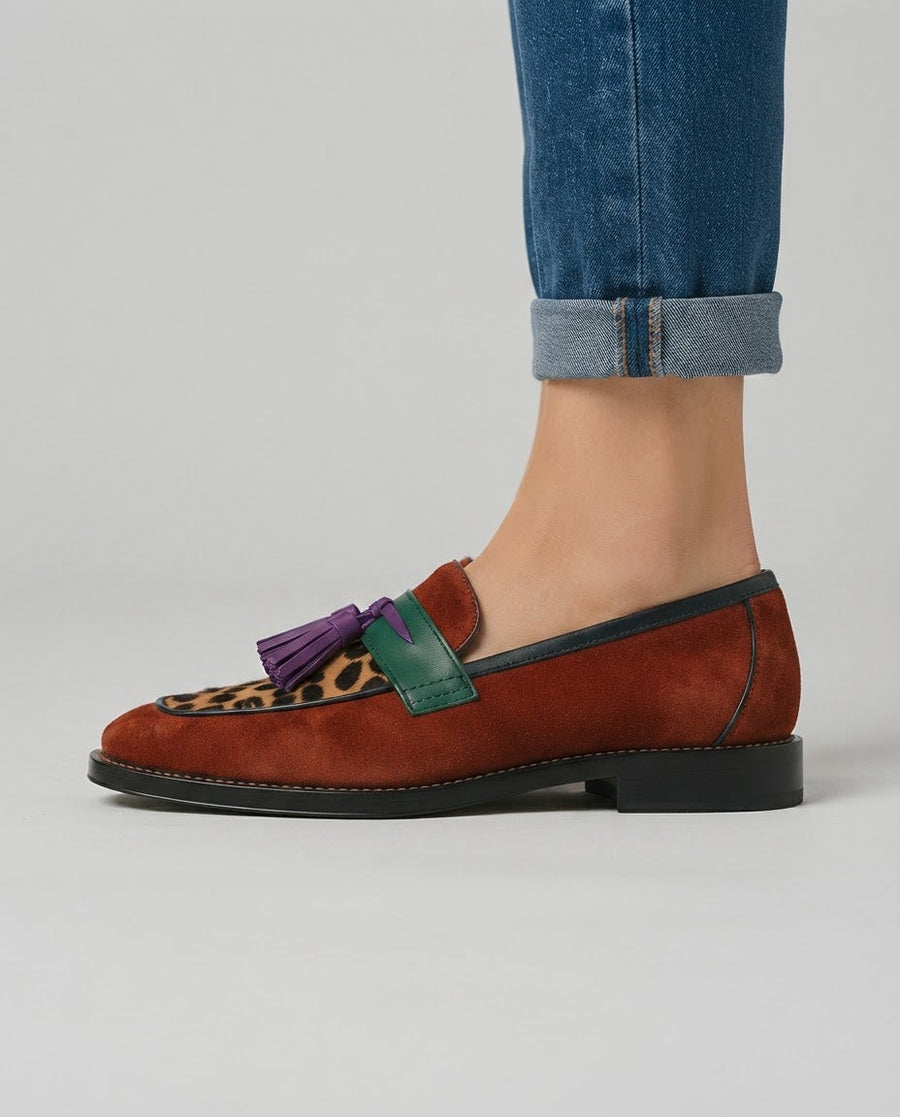 Matilde | Mocassins em Camurça Tijolo com Borlas Roxas