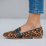Mocassins de Bico com Tira no Peito do Pé