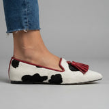 Genoveva | Mocassins Padrão Vaca Preto e Branco com Borlas Vermelhas