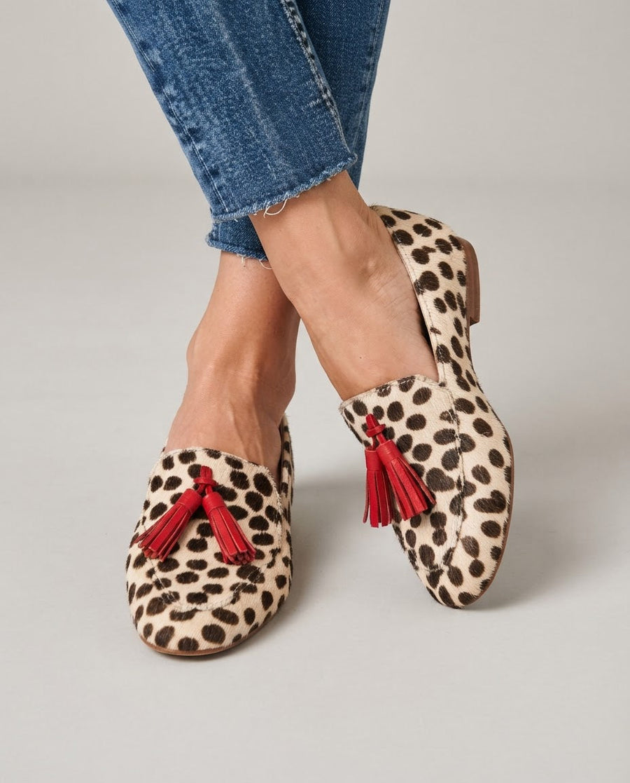 Aurora | Mocassins Creme às Bolinhas com Borlas Vermelhas