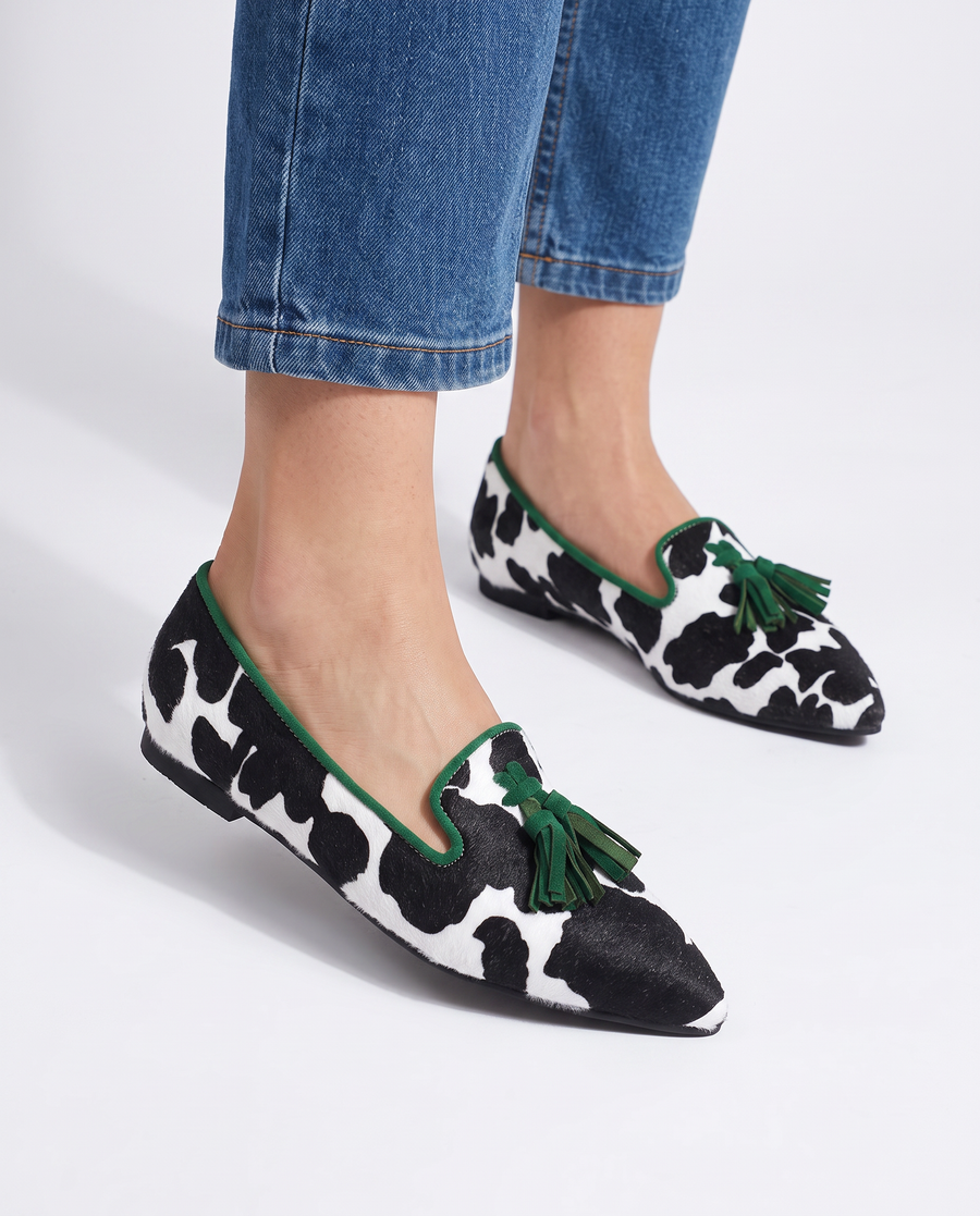 Genoveva | Mocassins Padrão Vaca Preto e Branco com Borlas Verdes
