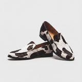 Bruna | Mocassins Padrão Vaca com Sola Vermelha