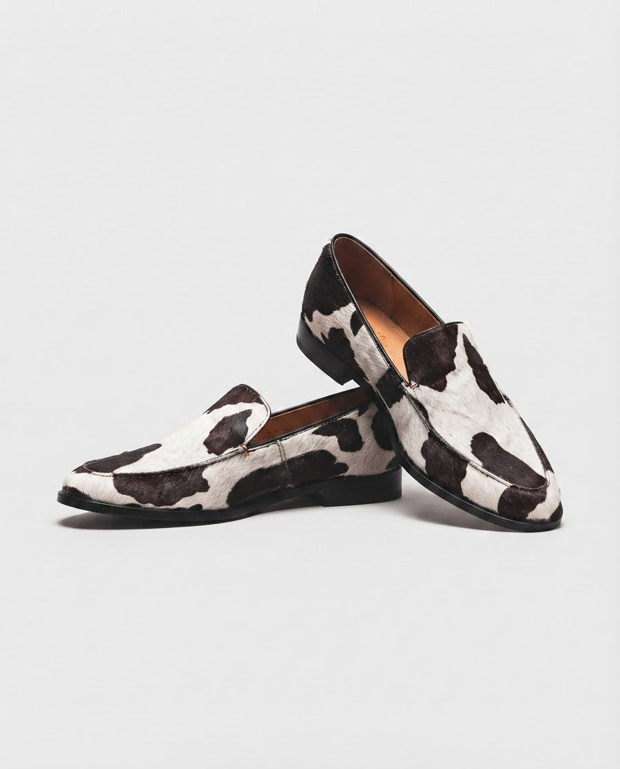Bruna | Mocassins Padrão Vaca com Sola Vermelha