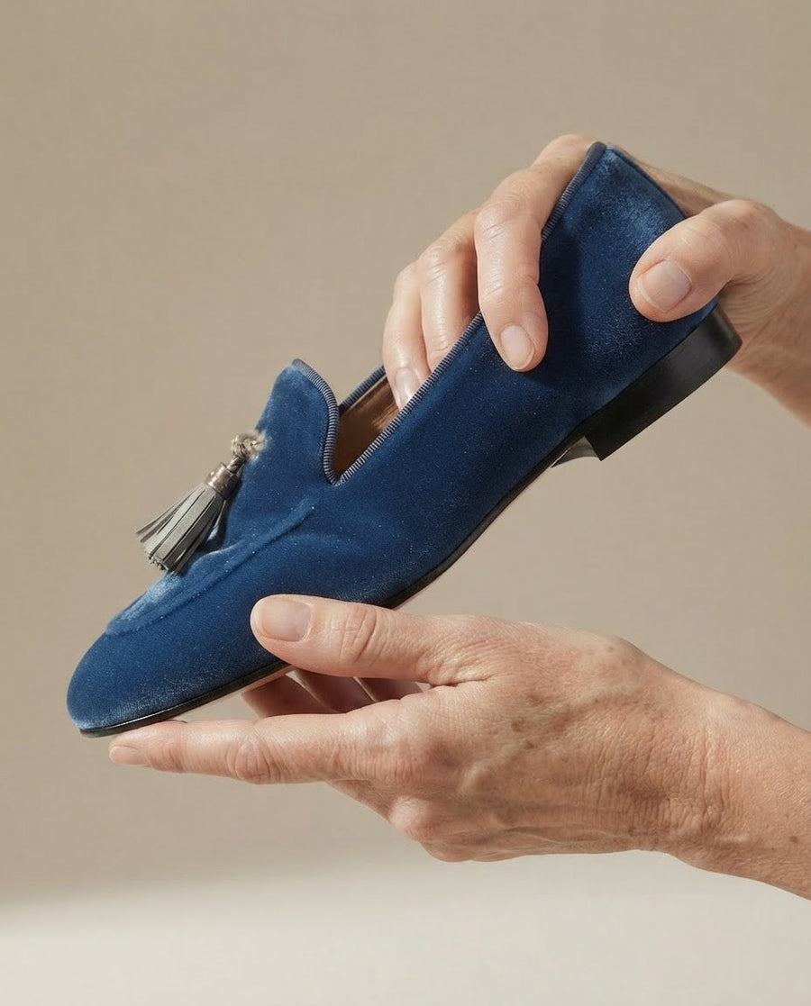 Vitória | Mocassins em Veludo Azul com Borlas Douradas