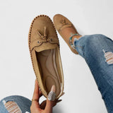 Mocassins com Laço em Tons Quentes