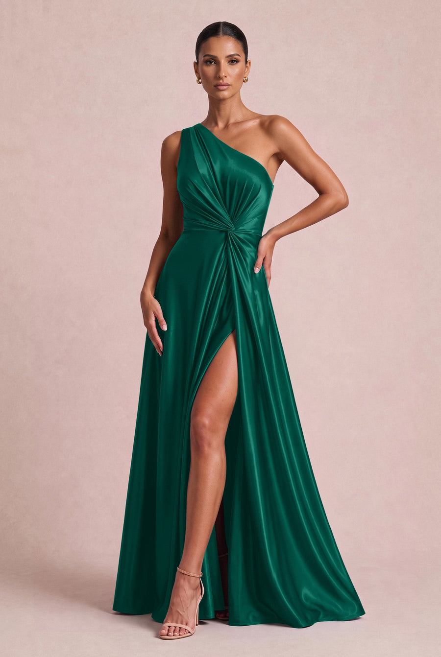 Mónica Cetim Brilhante Esmeralda | Vestido comprido evasê de um ombro só em cetim brilhante