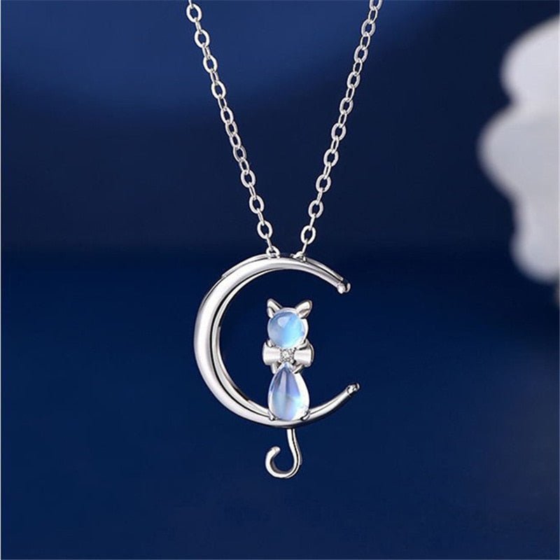 Croissant de lune et collier de chat en pierre de lune