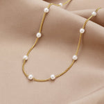 Colar Dourado com Pérolas