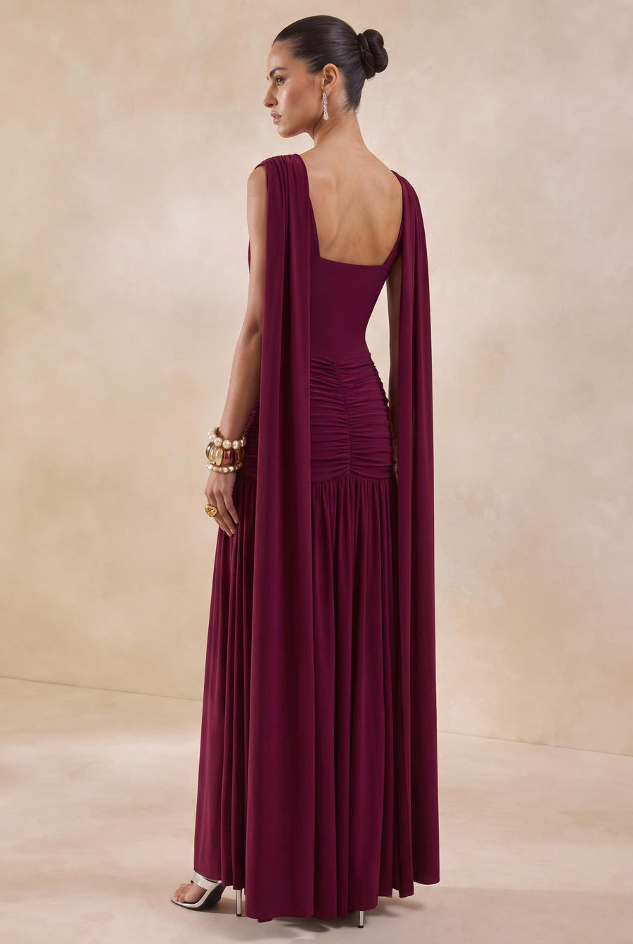 Odete | Vestido comprido evasê em jersey com capa