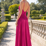Otília Cabernet | Vestido comprido evasê em cetim brilhante com decote em argola