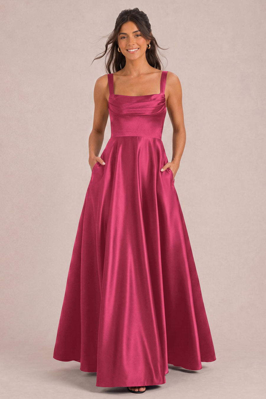 Pilar Rosa Canela | Vestido comprido evasê em cetim brilhante com bolsos