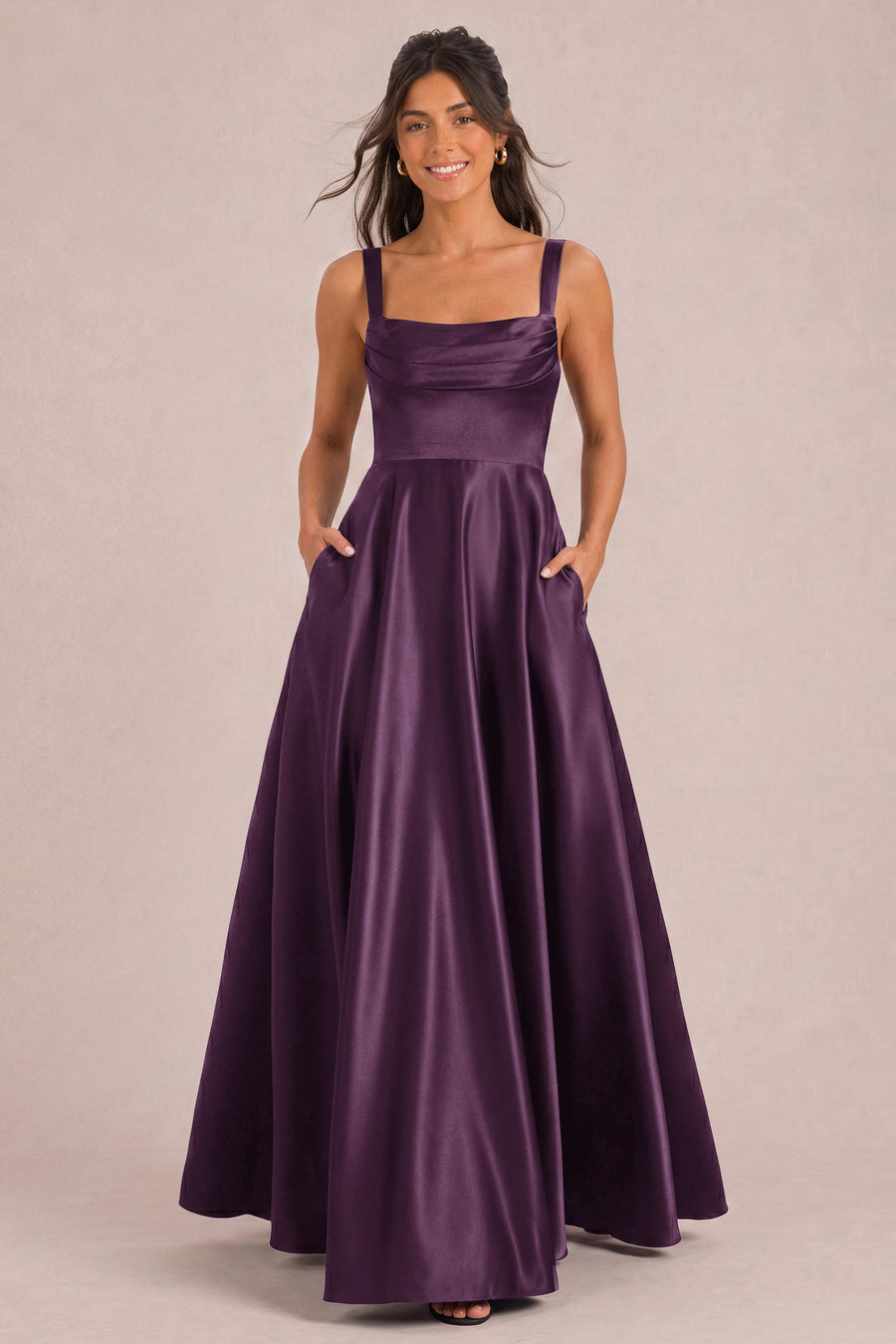 Pilar Violeta | Vestido comprido evasê em cetim brilhante com bolsos