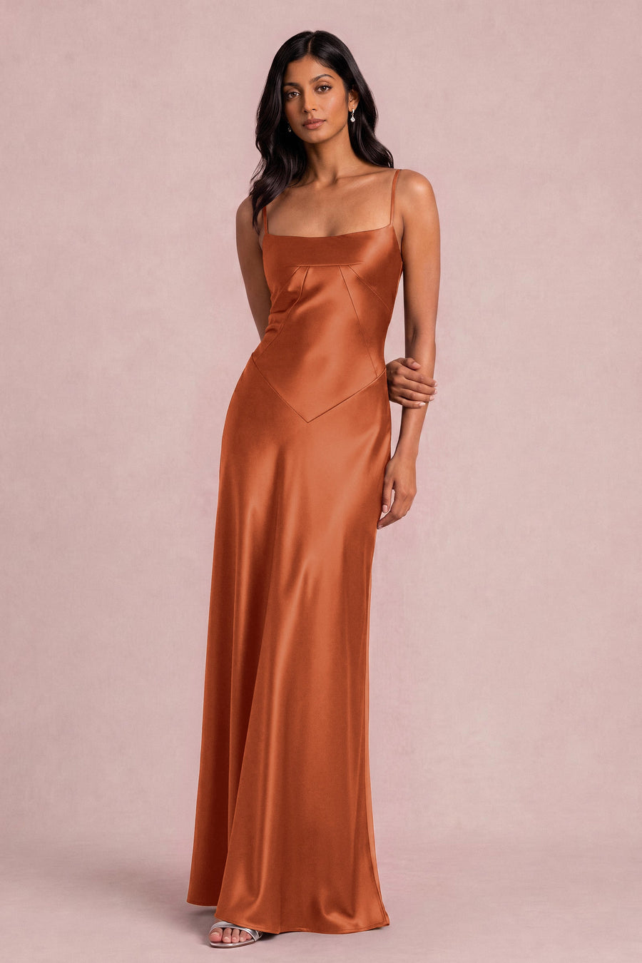 Raquel Terracota | Vestido comprido em cetim brilhante com alças finas