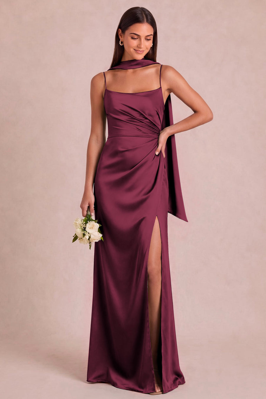 Rosália Cabernet | Vestido comprido em cetim mate com detalhe drapeado
