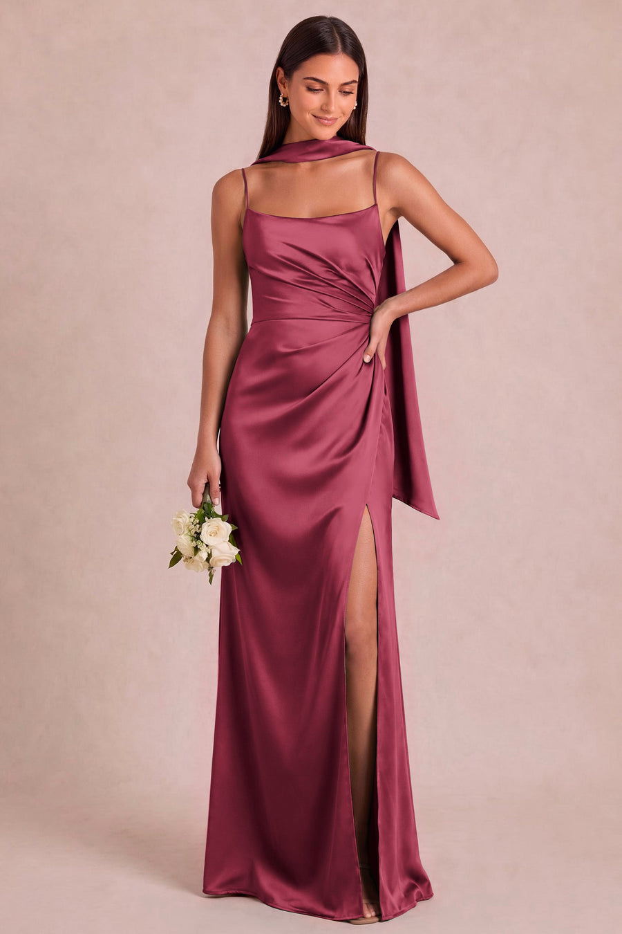Rosália Rosa Canela | Vestido comprido em cetim mate com detalhe drapeado
