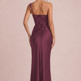 Rita Cabernet | Vestido comprido tubinho em cetim elástico com franzidos