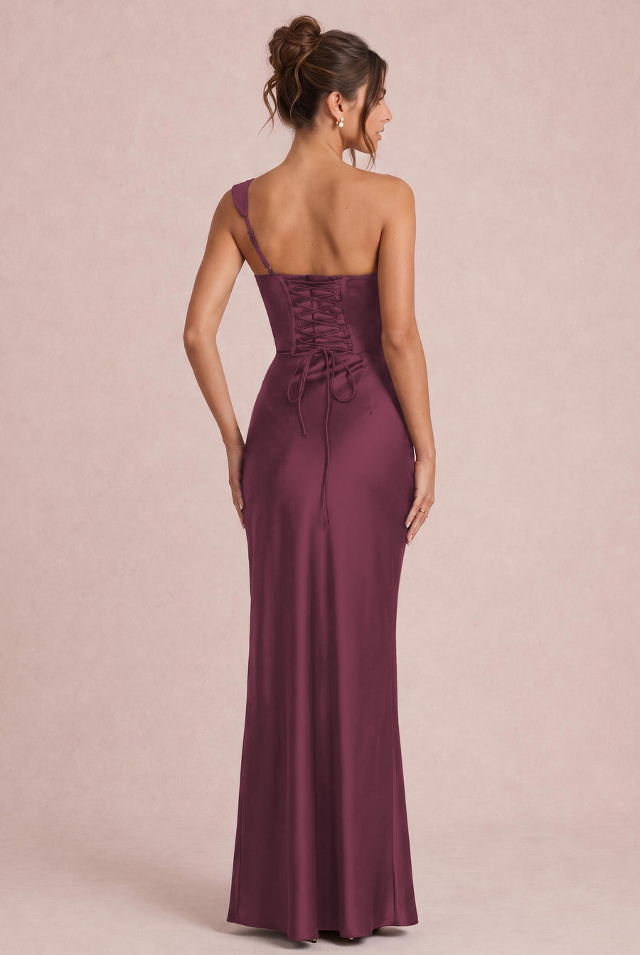Rita Cabernet | Vestido comprido tubinho em cetim elástico com franzidos