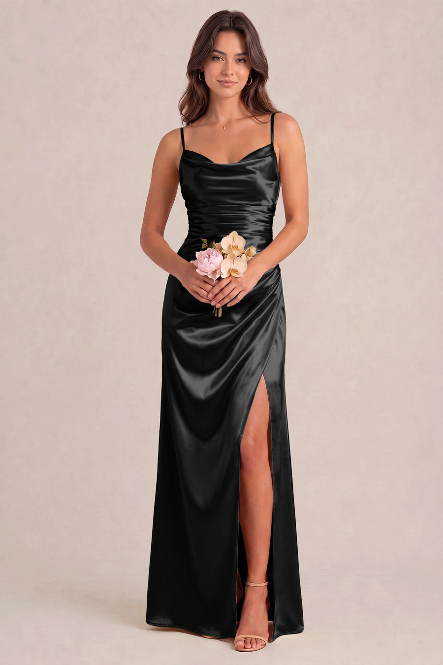 Rosalina Preto | Vestido comprido tubinho em cetim brilhante plissado