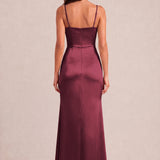 Rosalina Cabernet | Vestido comprido tubinho em cetim brilhante plissado
